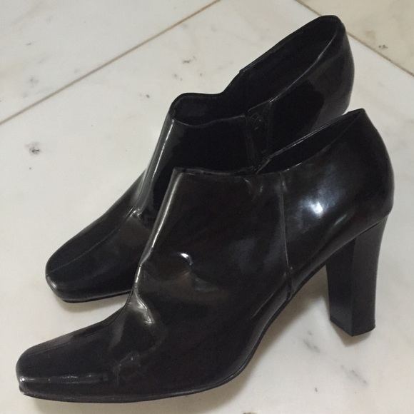 Bandolino Leather black Ankle zipper booties size9 - Picture 6 of 8